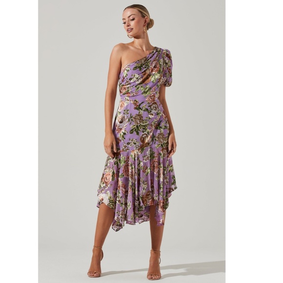 Astr Asymmetrical Floral Dress in Purple and Pink - Picture 13 of 14